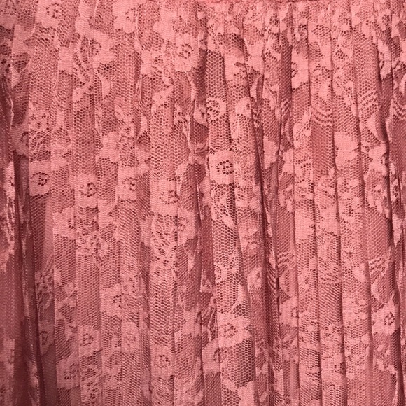 Floral lace pleated skirt - Picture 2 of 3